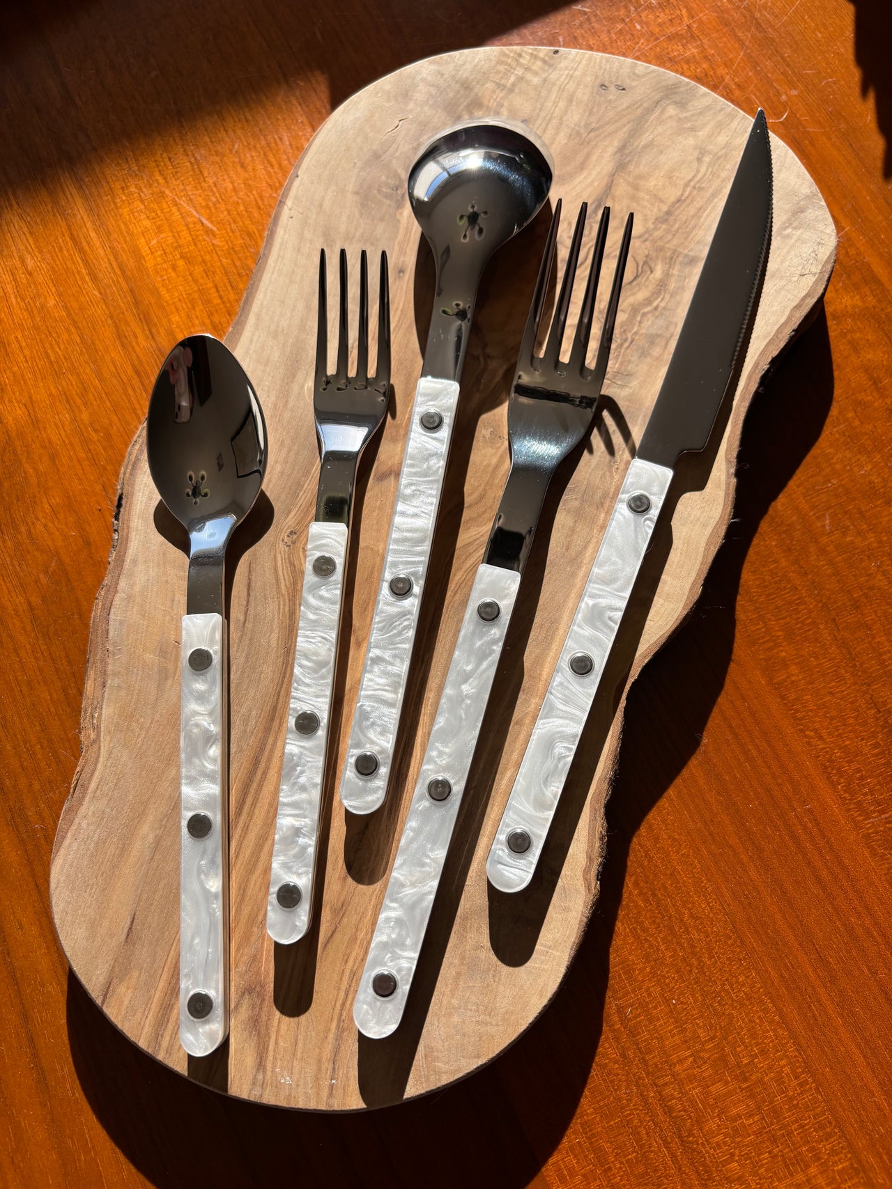 Entertainer's Flatware Set - 8 Place Settings - Marguerite Elements