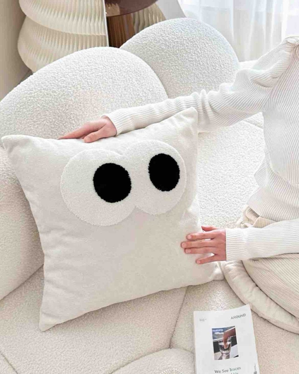 Big Eyes Tufted Decorative Throw Pillow